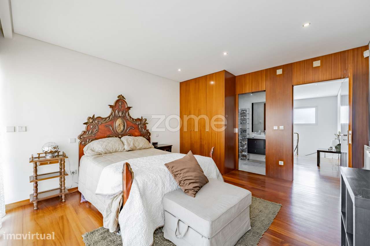 Moradia T5 com Piscina, 4 Suites e Garagem para 4 Carros em Esposende-45