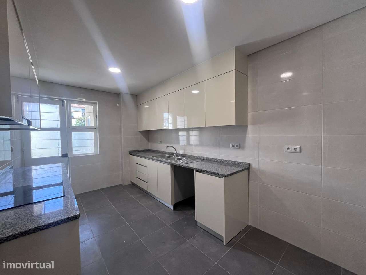 T4 Com Garagem - Centro da Cidade - Viseu - Grande imagem: 2/17