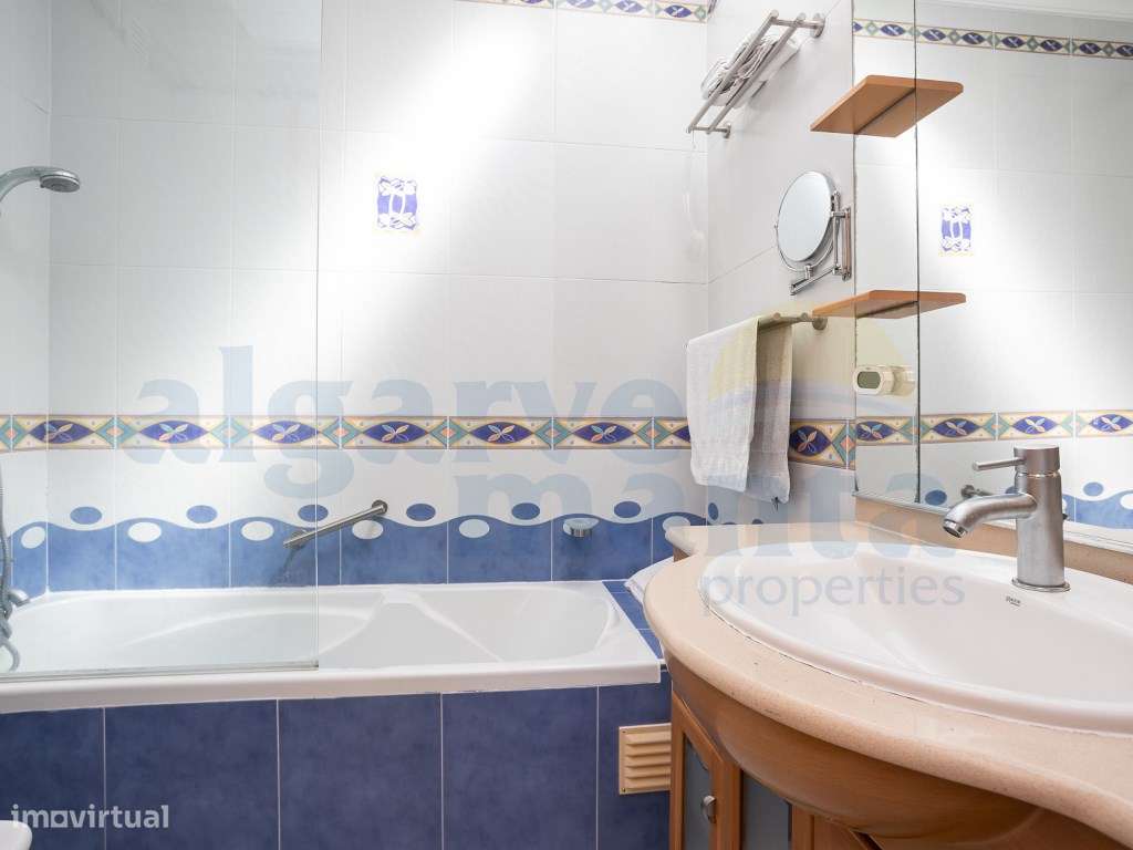 Moradia T5 com Jardim e Piscina + Lote Urbano para construção - Cas...-37