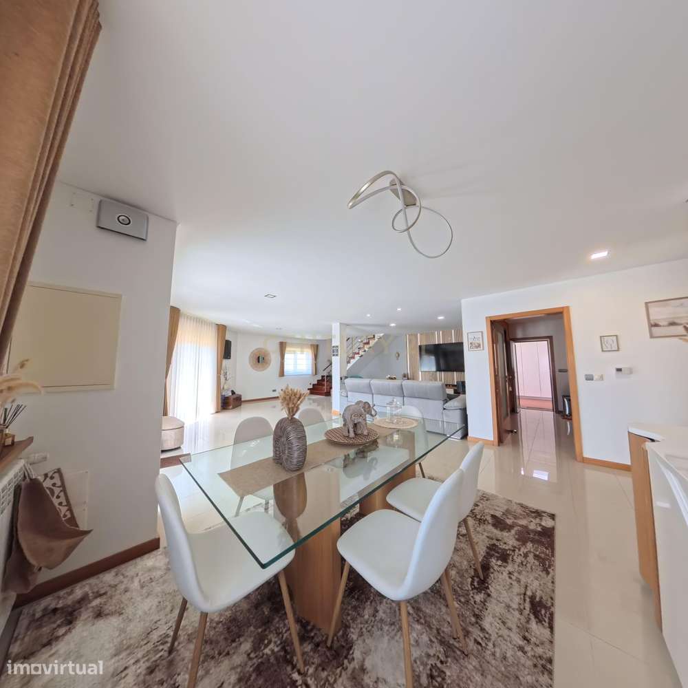 Moradia T4 em Esposende com Jardim e Garagem-5