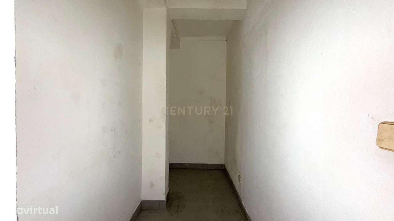 Apartamento T4 com Varanda e Arrecadação, no Centro do Pinhal Novo-25