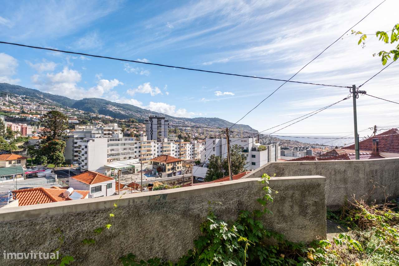 Moradia T2 no coração do Funchal-30