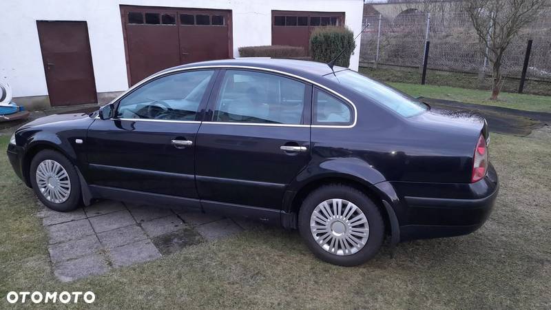 Volkswagen Passat - 1