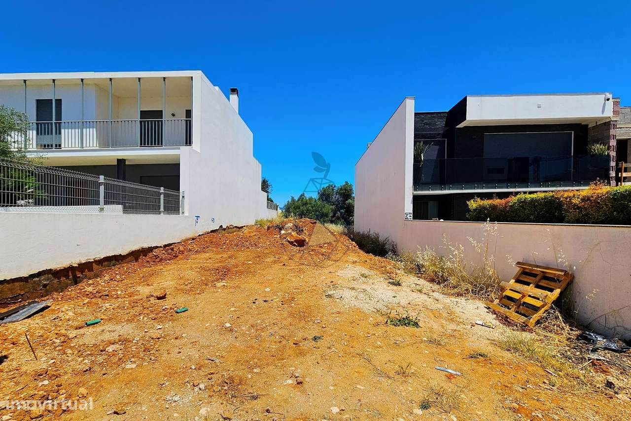 Linda moradia em banda em construção para venda na área de Sesmarias,-15