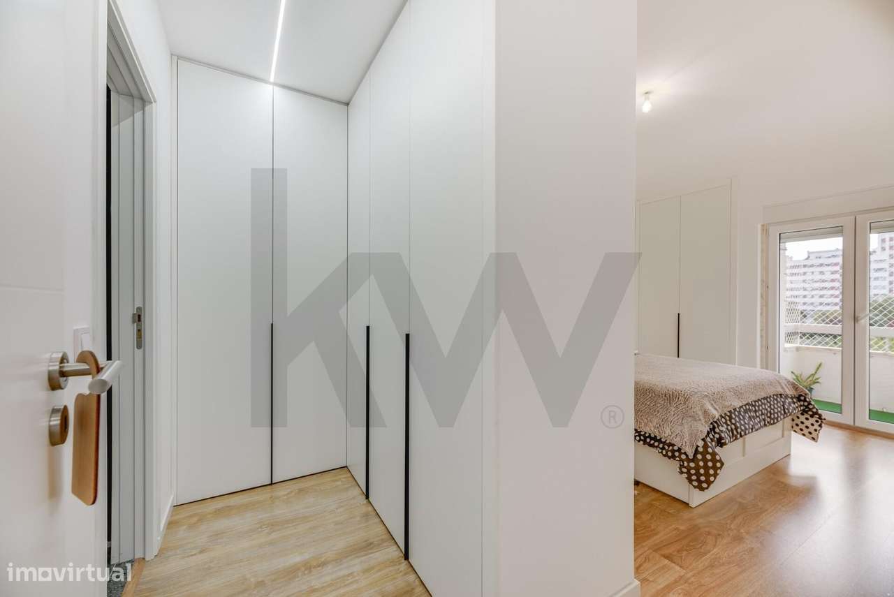 Apartamento T2 totalmente renovado com Suite, Varanda e Arrecadação na-15