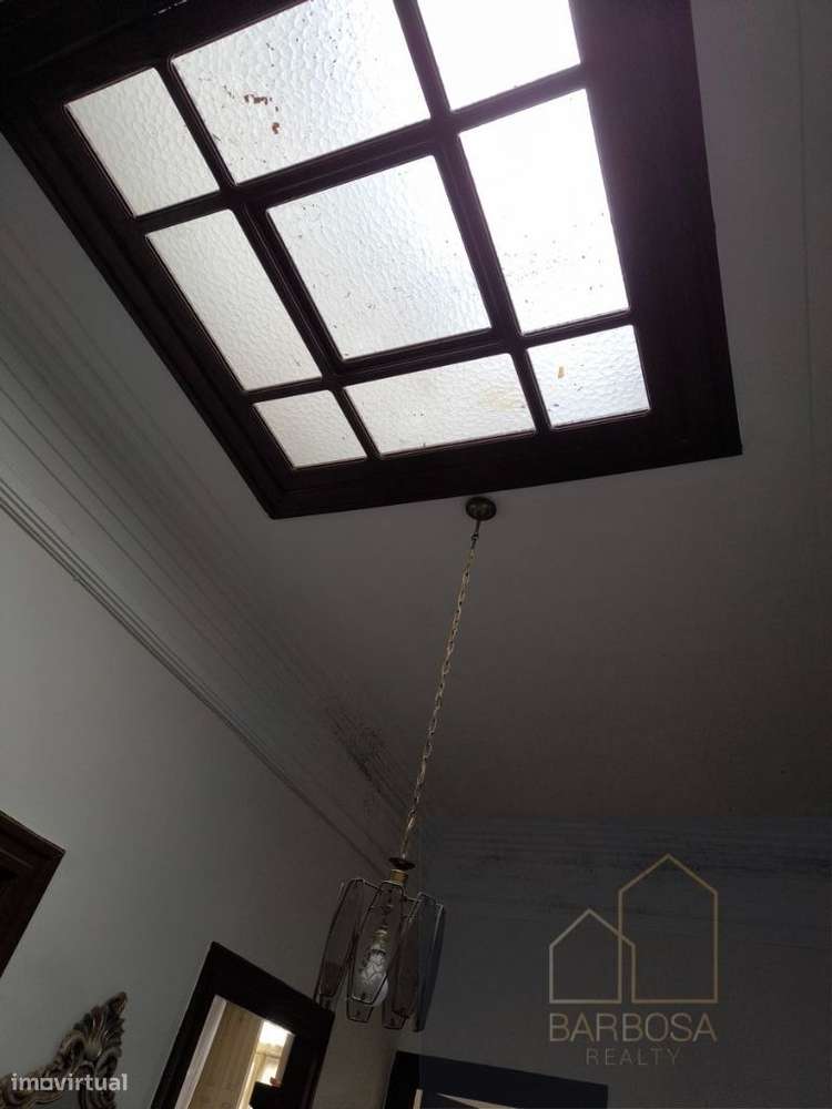 Moradia ANTAS - Av. F. Magalhaes - possivel prédio R/Ch+5! Zona ARU!-14