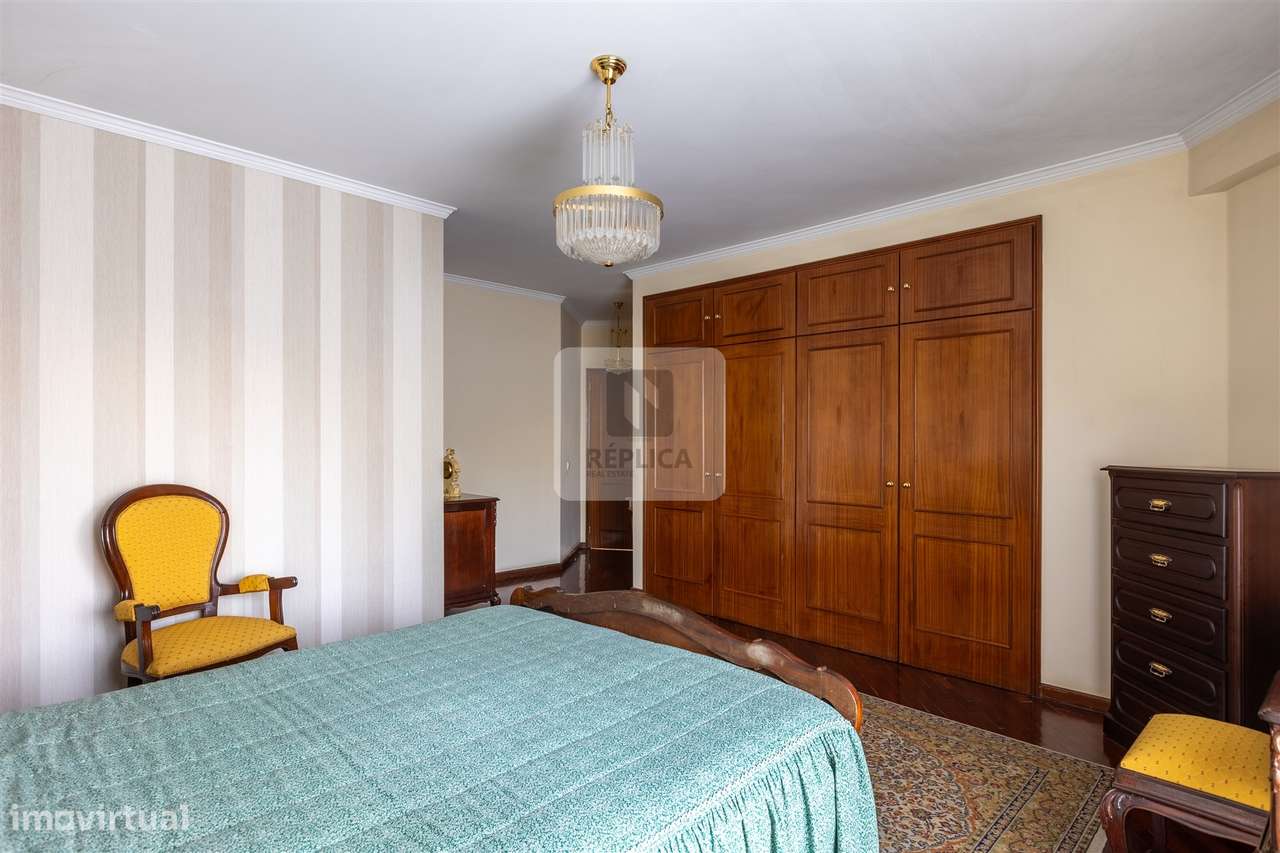 Apartamento T2 com varanda e Garagem em Matosinhos-18