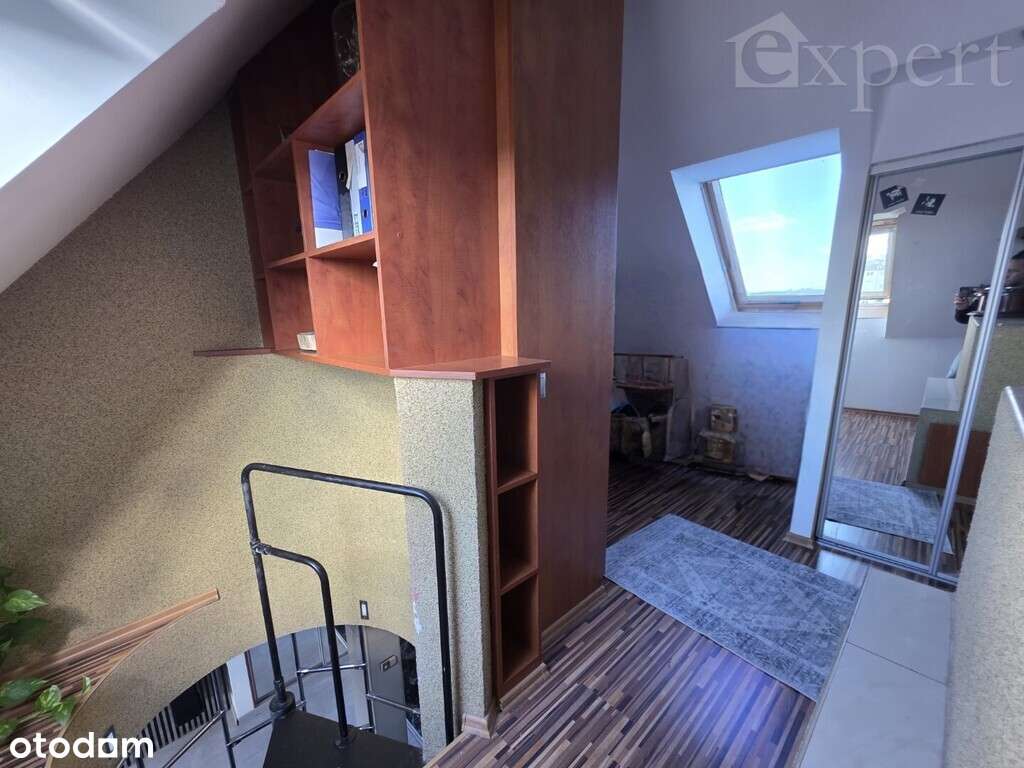 Dwa poziomy z tarasem i miejscem parkingowym-18