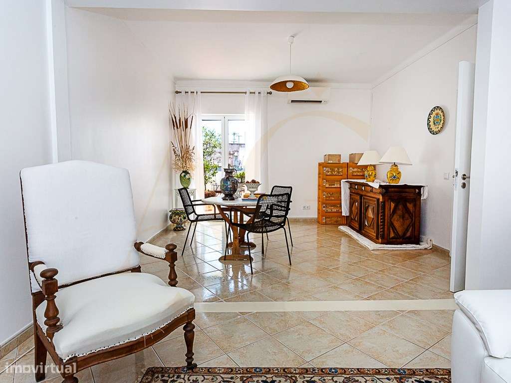 Moradia com Garagem, Piscina, Jardim e amplos Terraços, para venda ...-10