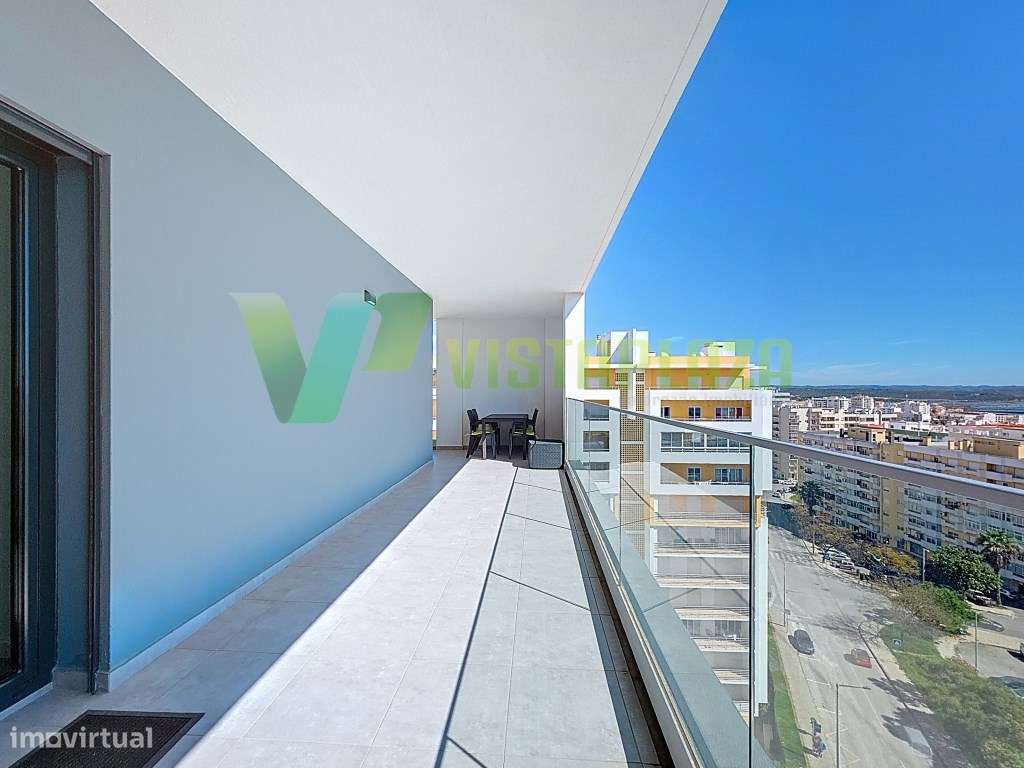 Apartamento Duplex com Terraço e Vista Panorâmica, piscina e garage...-24