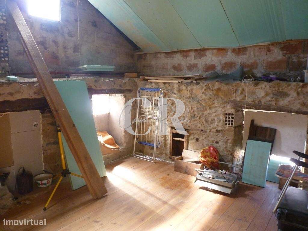 Duas casas habitáveis numa aldeia tradicional de montanha em Alvares,-34