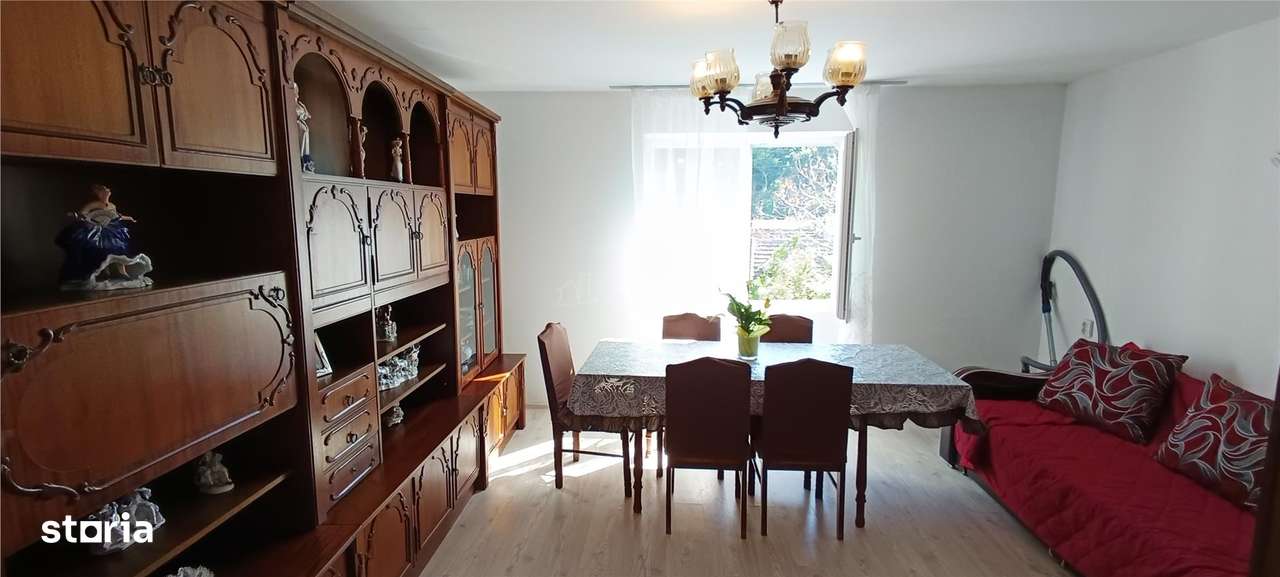 MOLDOVA NOUA, zona centrala, Casa 4 camere, 2 bai si garaj - Imagine principală: 3/20