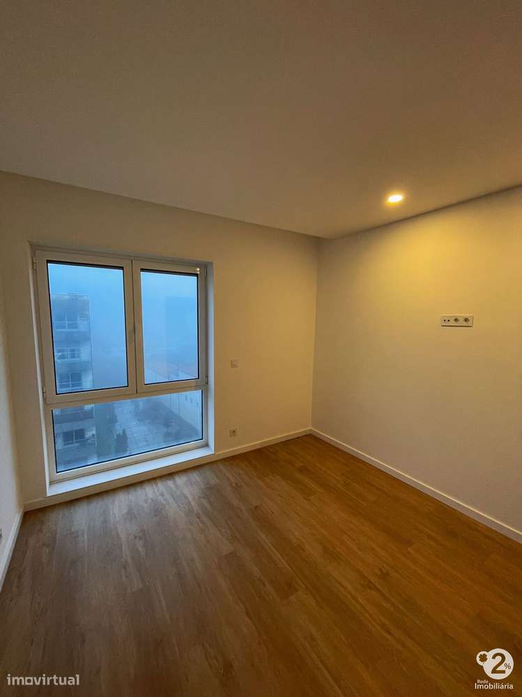 Apartamento T2 Renovado no Porto ( Torrinha )-8
