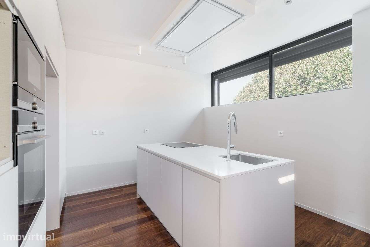 Penthouse Luxuosa com Piscina e Vistas 360º no Coração de Braga-22