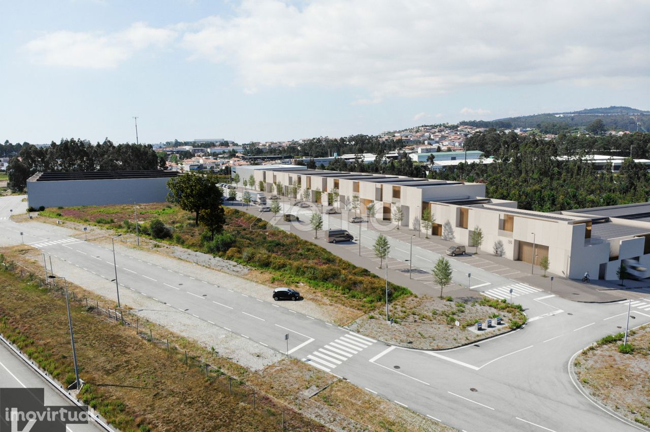 Armazém novo no parque industrial da Seroa