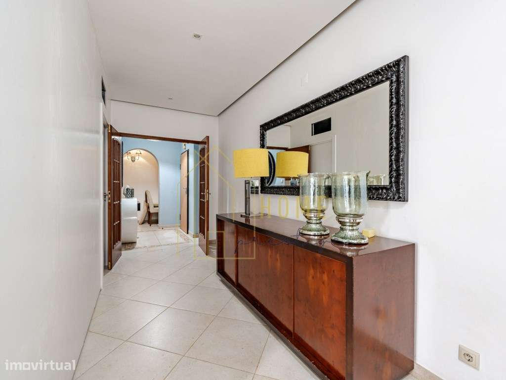 T3 convertido em T4 com Elevador | Junto ao Metro da Reboleira - Grande imagem: 4/25