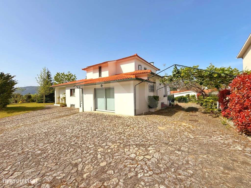 Moradia T4 com Piscina e 2 106m2 de Terreno em Caminha - Espaço e P...-14