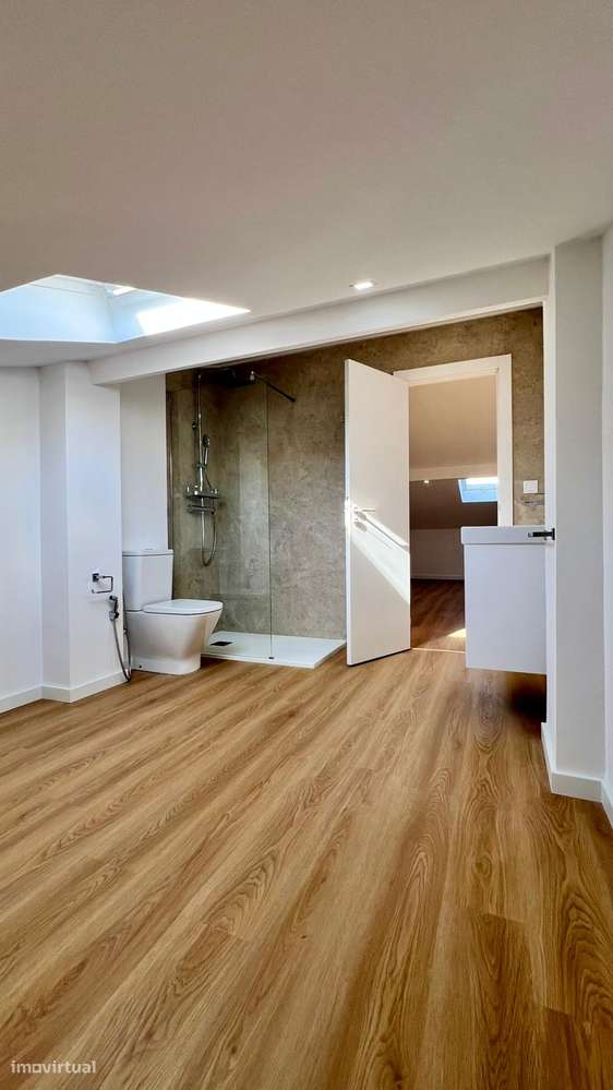 Apartamento T3+1 Duplex | 154 m² | Totalmente Remodelado | Queluz-48