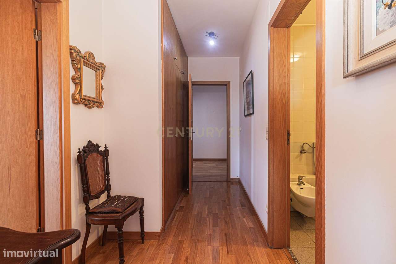 O Refúgio Perfeito em Telheiras – Luz, Conforto e Vista Desafogada-24