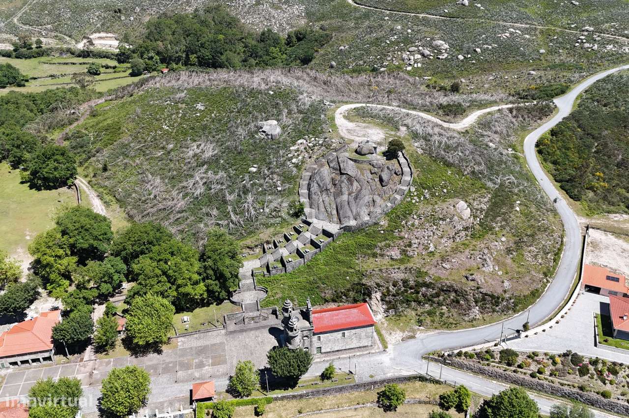 Terreno c/ruina Mixões da Serra-12