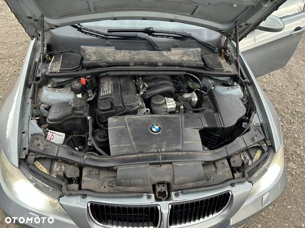 BMW Seria 3 318i - 4