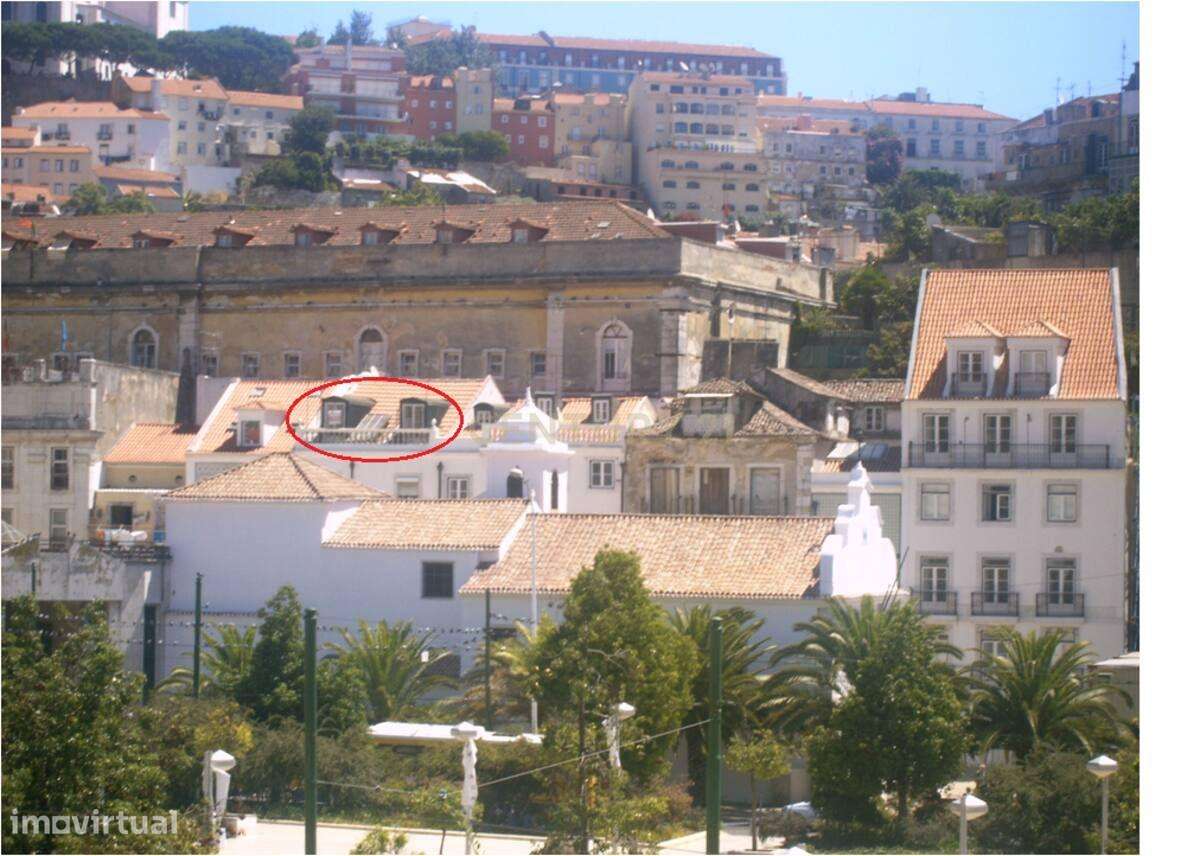 Apartamento T2 à venda na Rua da Mouraria-30