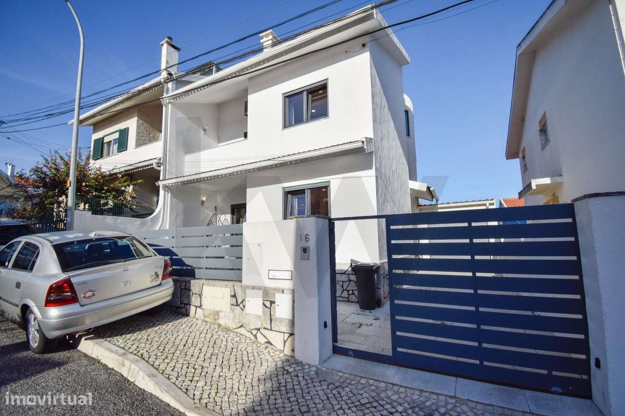 Moradia Remodelada com 3 suites, Garagem e Espaço Exterior em Queijas, - Grande imagem: 2/39