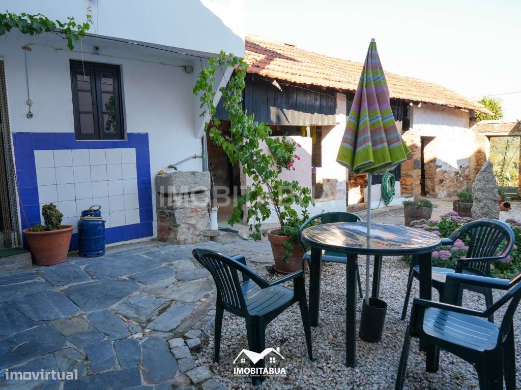 Casa Tradicional Portuguesa com Quintal, Vista e Muitos Detalhes Au...-31