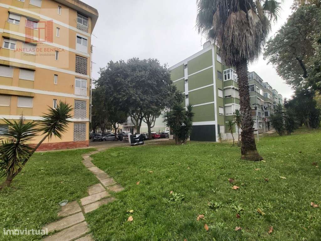 Vende-se apartamento T2 totalmente Remodelado - Benfica-7