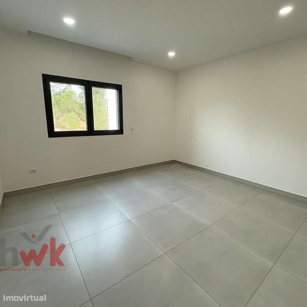 Moradia Nova T4+1 com Terreno-36