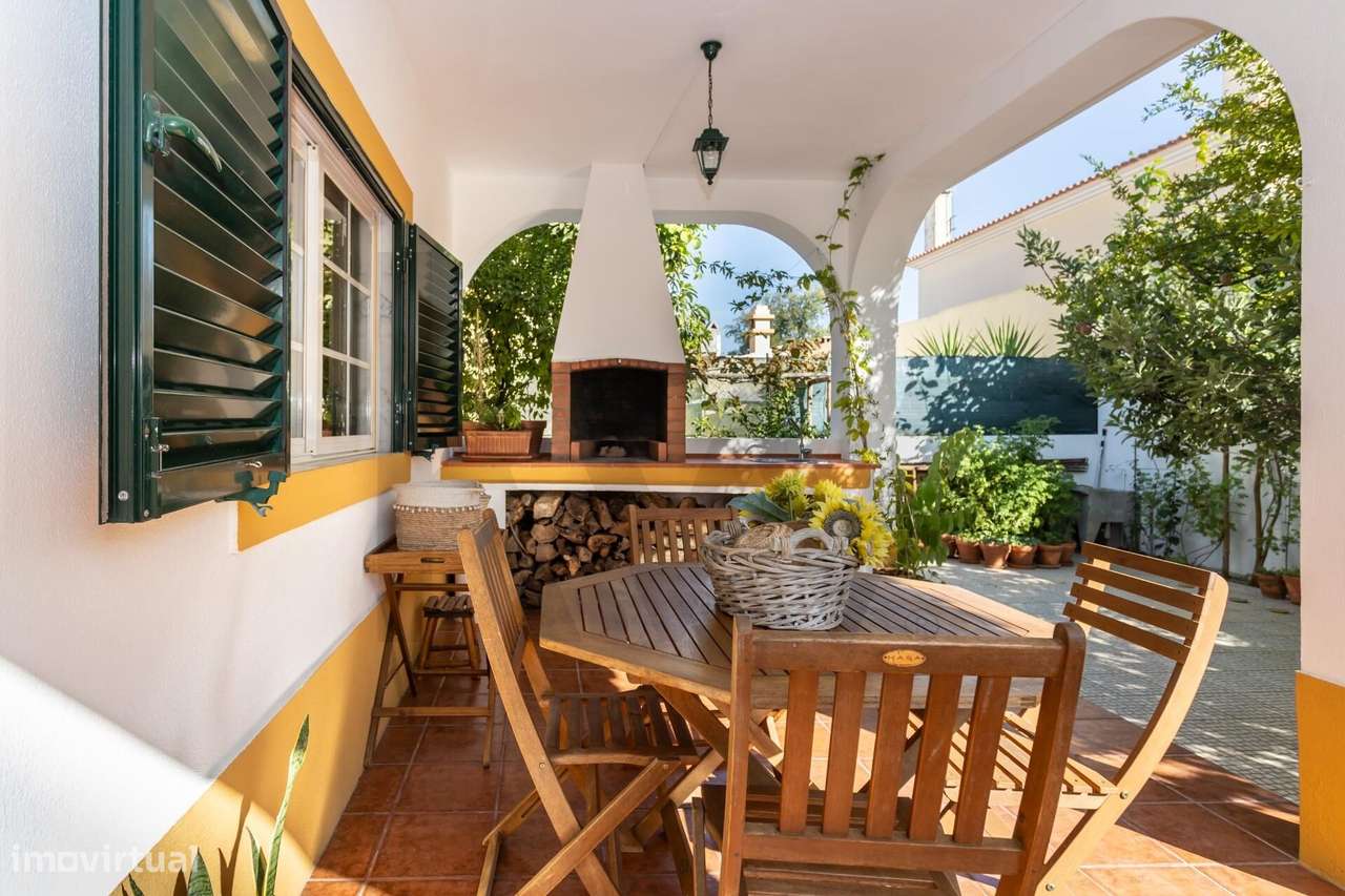 Moradia T4 isolada em Fernão Ferro - Grande imagem: 4/53