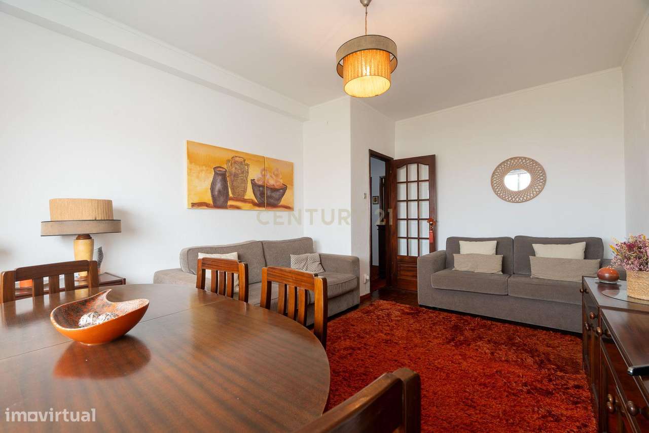 T2 no coração de Peniche | Rua Garrett | Oportunidade para viver ou re - Grande imagem: 2/20