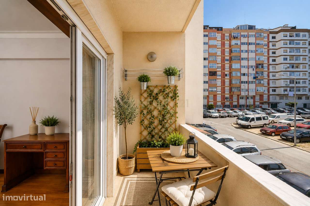 APARTAMENTO T4  CONVERTIDO EM T3 , SEMI REMODELADO, EM SETÚBAL-14