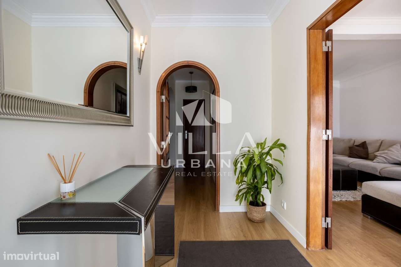 Moradia T3 com Excelentes Áreas, Garagem e Espaço Exterior em Alcabi-8