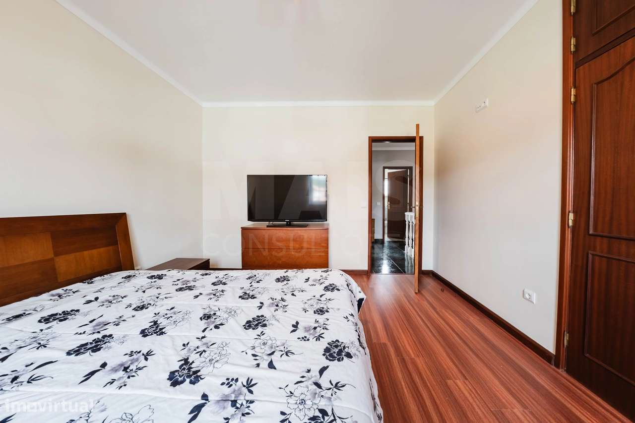 Moradia T4 com Charme em Olho Marinho | 260m² | Lote 734m²-36