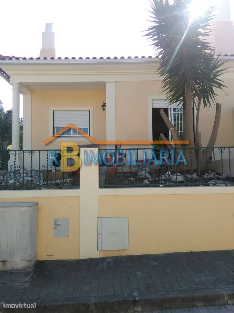 Moradia V3 na Nazaré - Grande imagem: 2/13