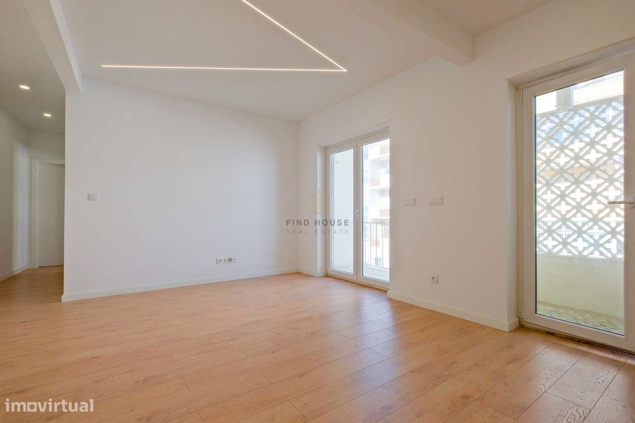 Apartamento T2 totalmente remodelado no centro de Almada-5