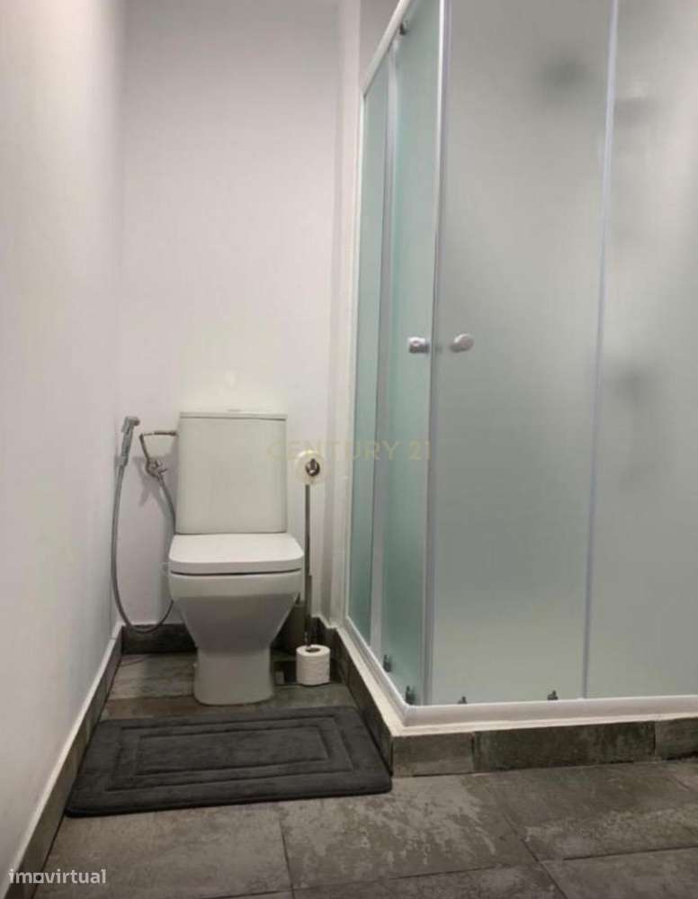 Apartamento T3 + 1 com Licença de Alojamento Local – Estrela/Campo de-7