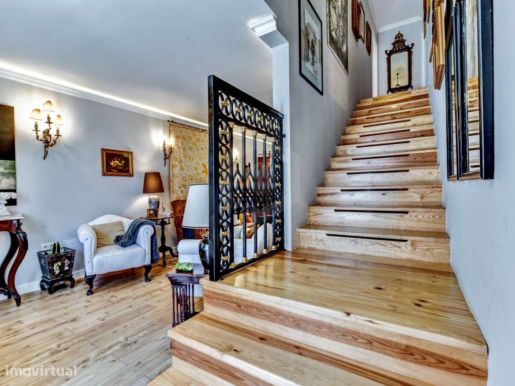 Moradia T4+1 no Centro da Vila Nogueira de Azeitão-8