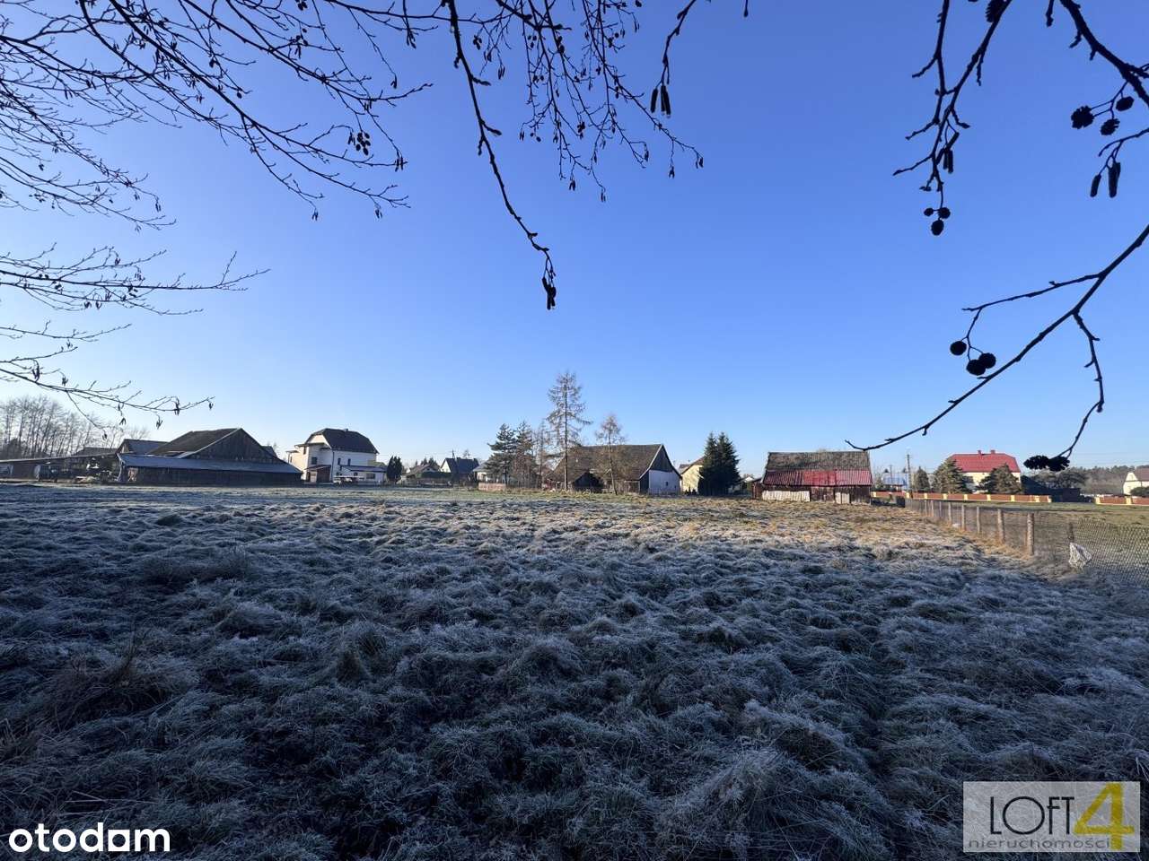 Wyjątkowa, uzbrojona działka pod lasem.-9