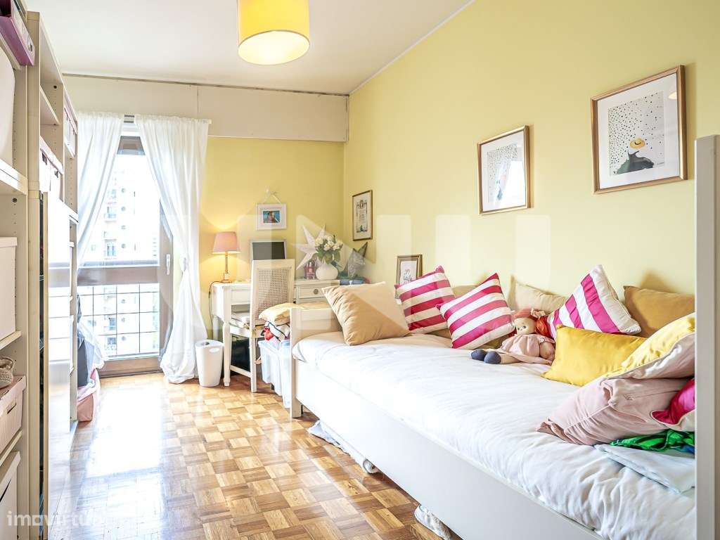 Apartamento T2 com vista desafogada em Algés - Rua Margarida Palla-8