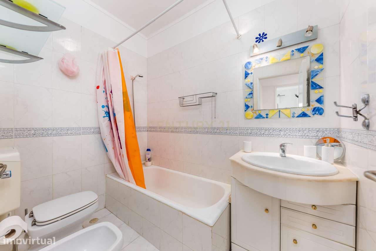 T2 em Casal de São Brás parcialmente remodelado - Grande imagem: 4/13