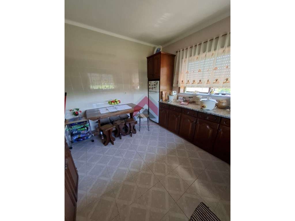 Moradia T3 Isolada na Costa do Valado-16