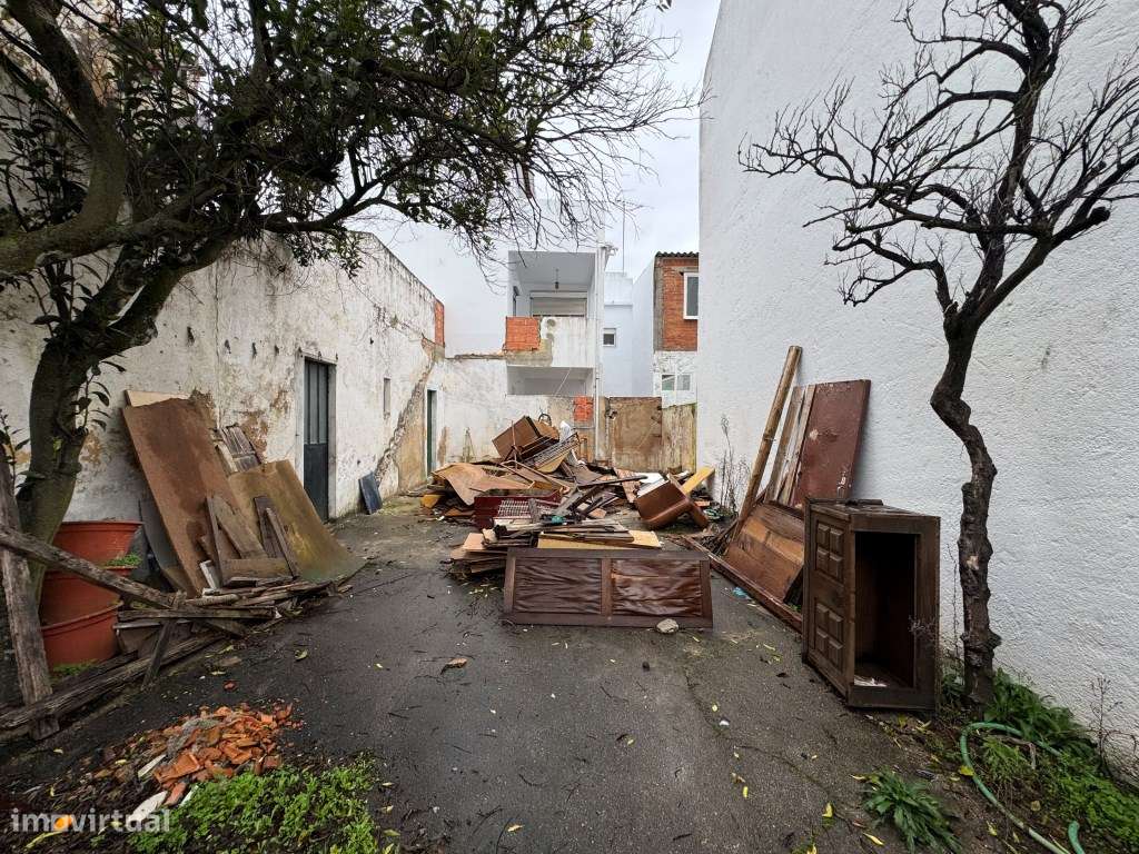 Moradia para remodelação total localizada no Rossio ao Sul do Tejo ...-13