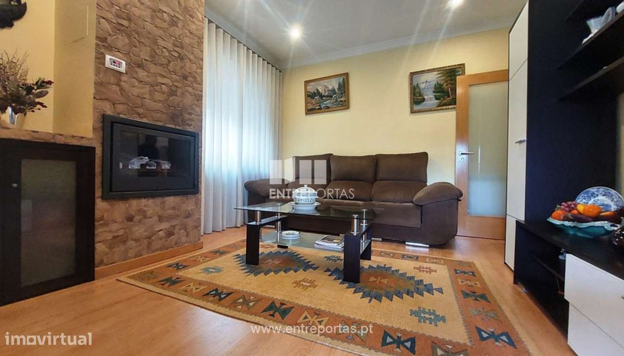 Venda de moradia T2+1 em pedra restaurada, Meadela, Viana do Castelo - Grande imagem: 2/25