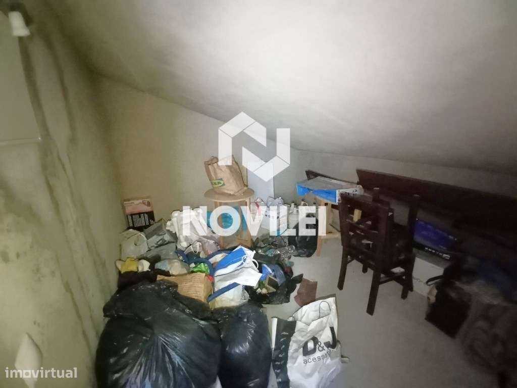 Arrecadação no último piso de prédio residencial em Pataias. - Grande imagem: 4/4