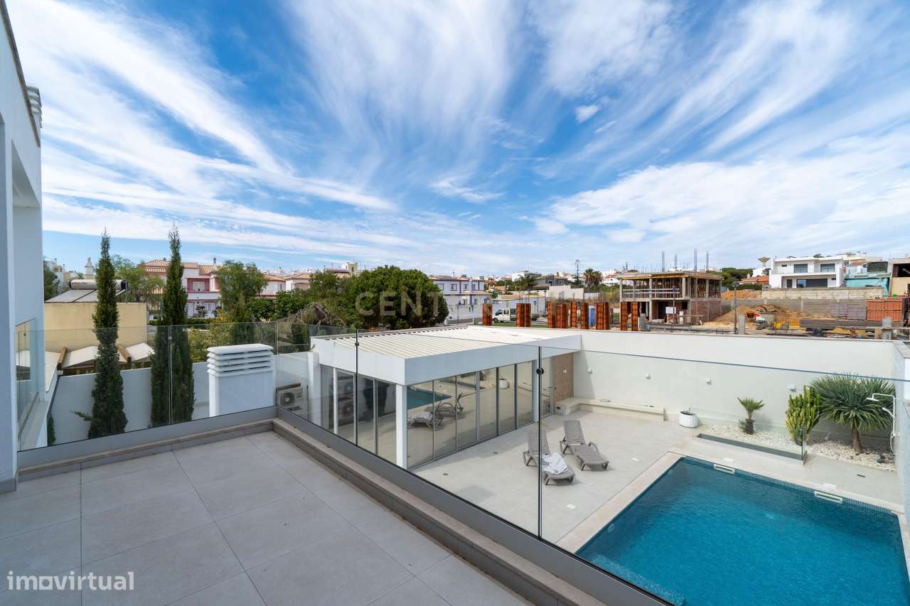 Moradia Contemporânea T3+2 | Zona Premium - Montenegro, Faro-31
