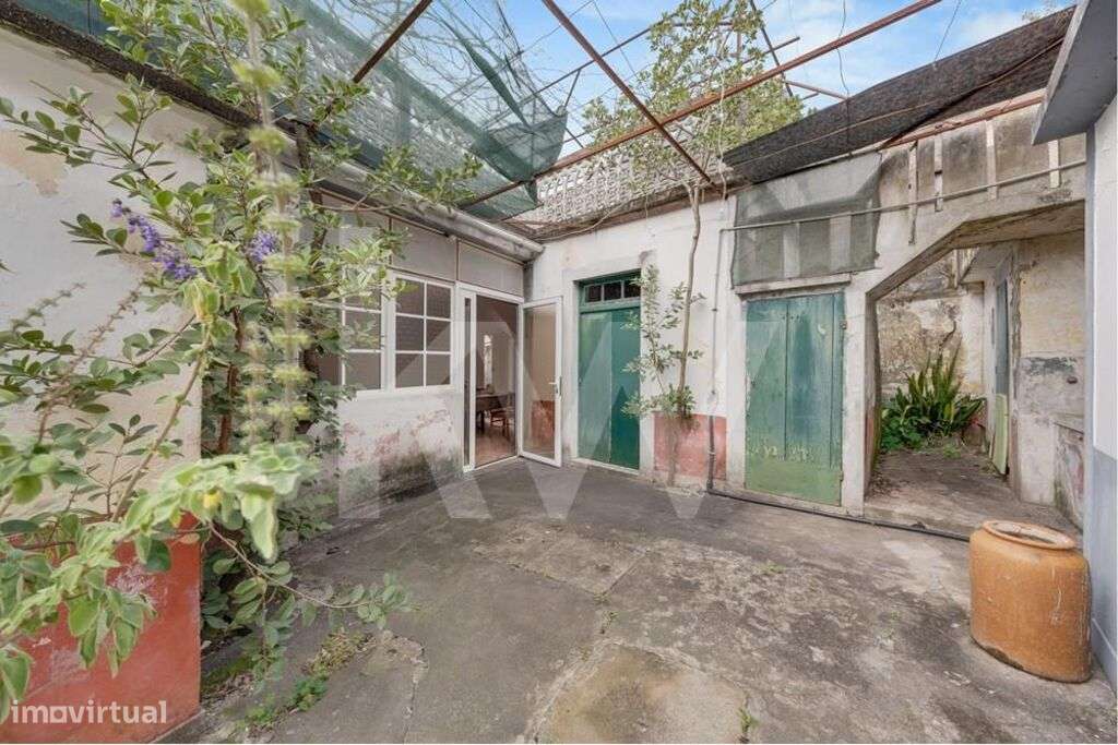 Moradia Típica Madeirense | Para Recuperar | Centro do Arco da Calheta - Grande imagem: 5/44