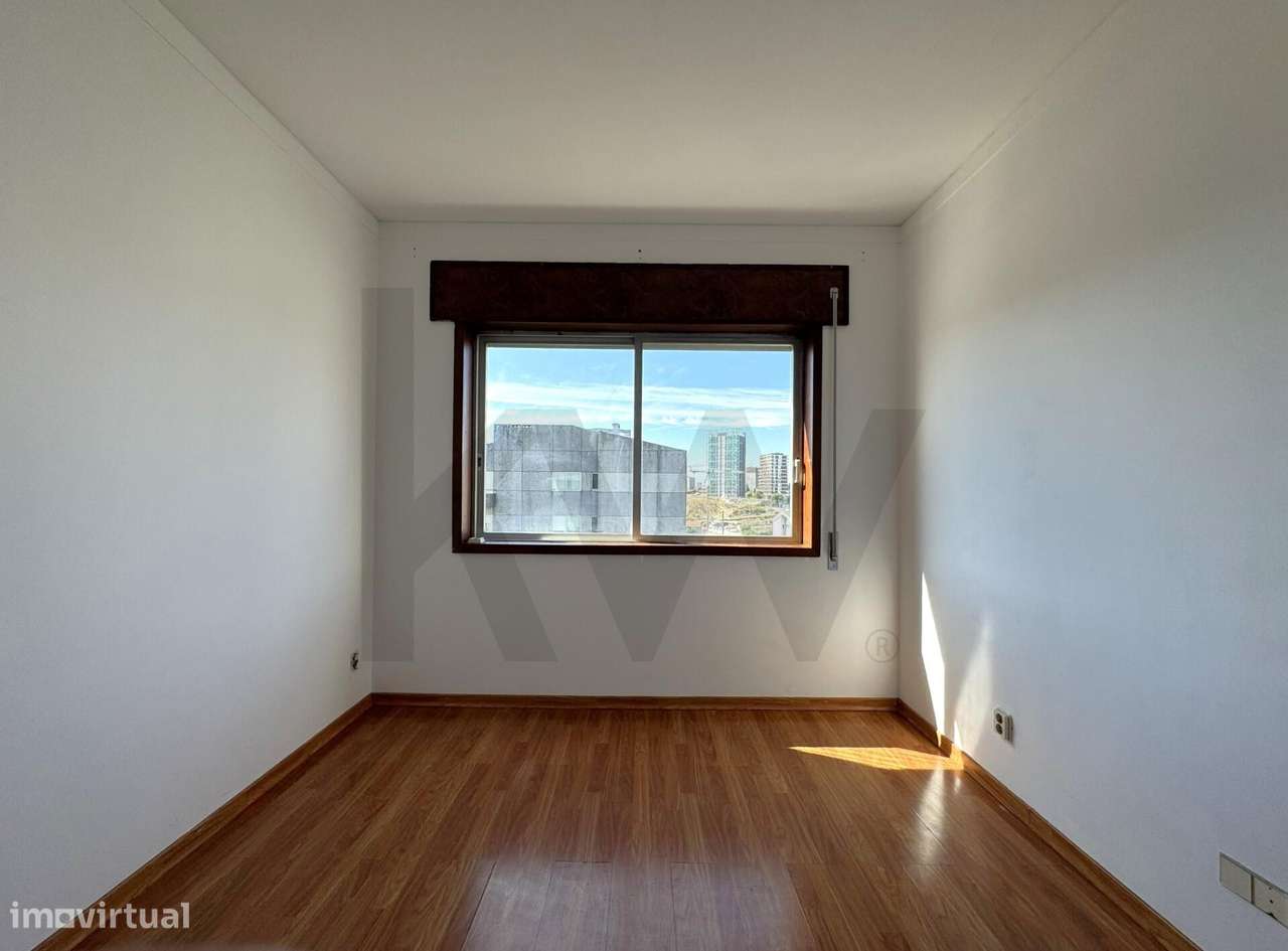 Apartamento T2 com varanda - Devesas-14