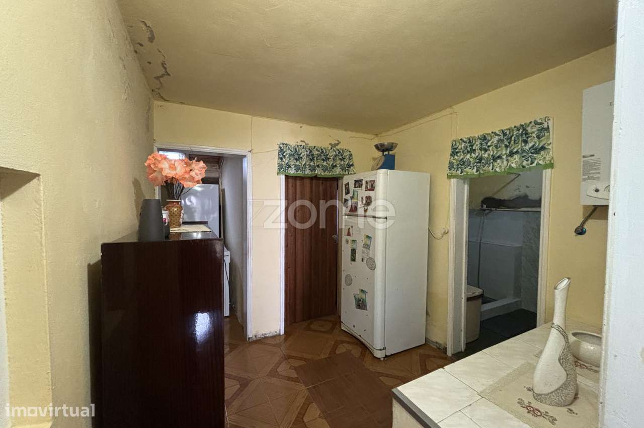 Moradia T2+1 com Quintal, Anexo e Acesso por Duas Ruas – Ponta Garç...-12